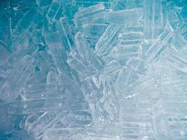 cubos de hielo fondo,cubitos de hielo textura, cubitos de hielo papel pintado, hielo ayuda a sensación refrescado y frio agua desde el cubos de hielo ayuda el agua actualizar tu vida y sensación bueno.hielo bebidas para refresco negocio foto