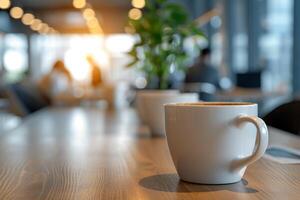 ai generado taza de café en el mesa en el oficina en el antecedentes con oficina trabajadores foto