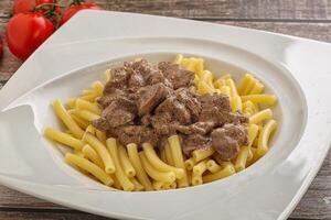 Creamy chicken liver with pasta photo