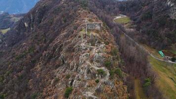 Antenne Aussicht von das Montmayeur Schloss aosta Senke Italien video