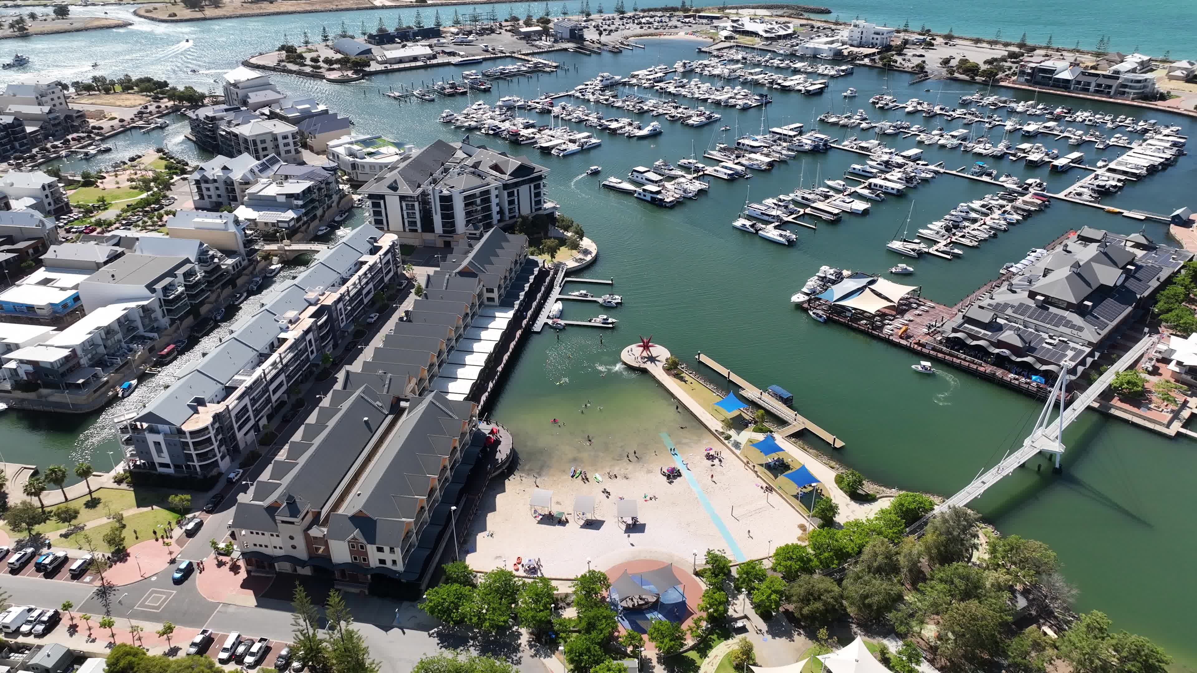 ciudad puerto pueblo blanco arena playa barcos embarcadero mandurah