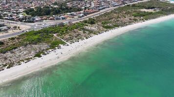 antenn antal fot skön vit sand turkos hav strand mullaloo perth Australien 4k video