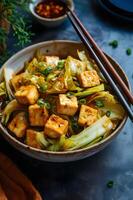 ai generado culinario armonía tofu y soja salsa Salteado en estampado folklórico plato foto