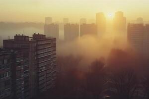 ai generado temprano Mañana ver de un ciudad envuelto en denso niebla con rayos de sol corte a través de, destacando el siluetas de Alto edificios foto