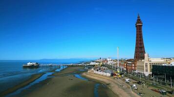 cinematográfico aéreo vídeo de el torre en Blackpool video