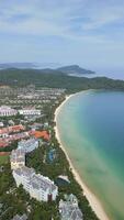 panoramico tropicale ricorrere costa su phu quoc isola, Vietnam video