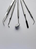 dental herramientas en dental clínica. cuidado de los dientes, dental salud concepto. foto