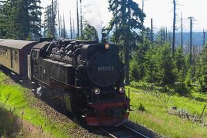 quedlinburgo, Alemania - 2015, Brockenbahn ferrocarril en el camino a el roto, duro, Sajonia detenerse, Alemania foto