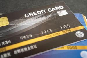 crédito tarjeta modelo en gráfico y grafico papel. Finanzas desarrollo, bancario cuenta, Estadísticas, inversión. foto