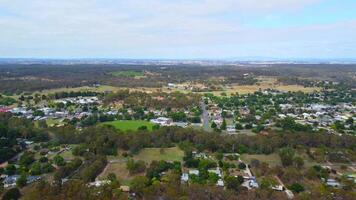 imágenes aéreo ver de brezo es un pueblo en central victoria, Australia, situado en el del Norte autopista 110 kilómetros norte de melbourne video