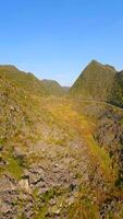 Antenne Aussicht von malerisch Berg Landschaft auf das Ha Giang Schleife, Vietnam video