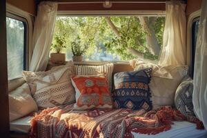 ai generado dentro el camper camioneta. almohadas y boho estilo decoración de el casa en ruedas generativo ai foto