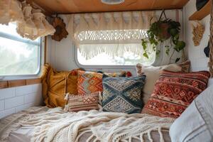 ai generado dentro el camper camioneta. almohadas y boho estilo decoración de el casa en ruedas generativo ai foto