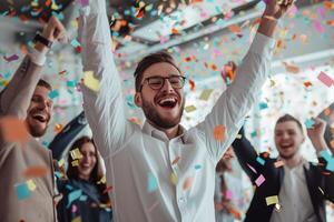 ai generado grupo de contento negocio personas celebrando éxito con elevado manos en oficina. foto