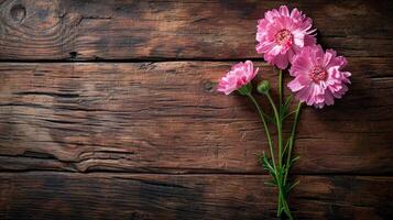 ai generado Tres rosado cosmos flores con un brote y verde tallos en contra un de madera antecedentes foto