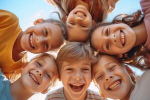 ai generado grupo de niños mirando desde arriba, reunido juntos, para niños equipo foto