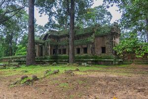 Angkor Wat complex photo