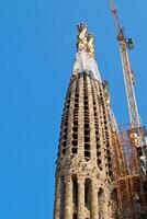 Barcelona, España - mayo 23la sagrada familia - el impresionante catedral diseñado por Gaudí, cuales es siendo construir ya que 19 marzo 1882 y es no terminado aún mayo 23, 2011 en Barcelona, España. foto