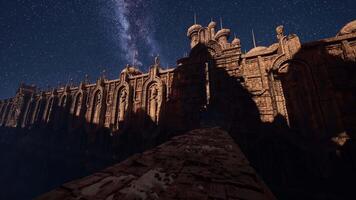 un edificio con un estrella lleno cielo en el antecedentes video