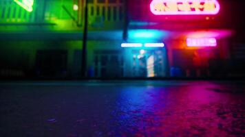 ein beschwingt Stadtbild beleuchtet durch Neon- Beleuchtung beim Nacht video