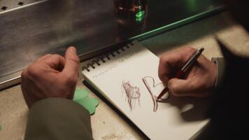 Drawing a clover in the notebook video