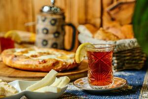 mesa conjunto con delicioso comida y un taza de té foto