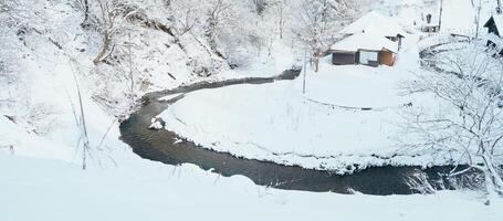 hermosa ver de ginzan onsen pueblo con nieve otoño en invierno temporada es más famoso japonés caliente primavera en yamagata, Japón. foto