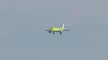 SOCHI, RUSSIA - AUGUST 02, 2022. Long shot, Airbus A320, RA-73404 of S7 Airlines , Siberian Airlines Livery approaching before landing at Sochi airport. Airliner arriving. video