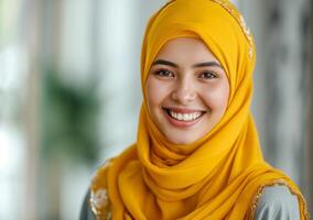 AI generated A smiling muslim woman wearing a yellow hijab, islamic traditional clothing concept photo