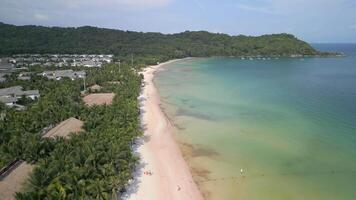 naturskön tropisk tillflykt strand på phu quoc ö, vietnam video