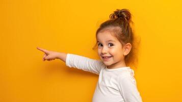 ai generado un pequeño niña señalando a alguna cosa en un amarillo antecedentes foto