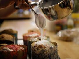 The chef hands adorn the cupcakes with icing sugar and slices of sugar. background blurred, selective focus.High quality photo