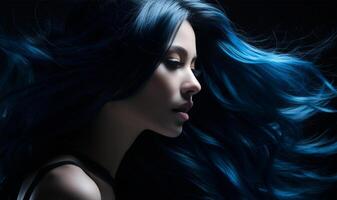 ai generado misterioso mujer con azotado por el viento, profundo azul pelo en perfil vista. foto