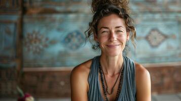 ai generado un sereno yoga instructor, en un meditativo pose, sonrisas pacíficamente, emanando tranquilidad y interior armonía foto