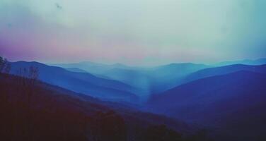 ai generado montaña ver a puesta de sol en el montañas foto
