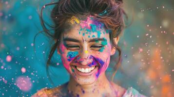 ai generado un alegre joven indio mujer, cubierto en vistoso holi polvo. foto