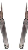uno moderno gris hierro abierto plegable multifuncional cuchillo aislado en un blanco antecedentes. herramienta multiple con extendido herramientas y alicates. compacto y portátil producto. bolsillo cuchillo. edc concepto. foto