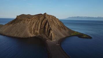 drone vue de le Haut de le disparu volcan Taketomi video