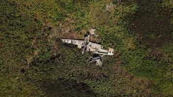 aérien vue de le restes de le abandonné Baïkovo ou imaizaki aérodrome video