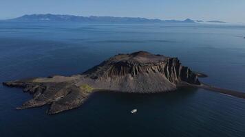 aérien vue de le unique sous-marin disparu volcan Taketomi video