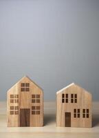 dos de madera casas, cifras. bueno buena vecindad. vecinos comprando y venta. alojamiento opciones edificios y infraestructura. foto