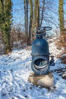 un antiguo válvula para agua y vapor. un técnico Monumento en el Pendiente de montar festung en el zona de el Hohensalzburg fortaleza. foto