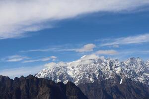 nieve montañas en un ukkarakhand India foto