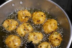 Crispy medu vada uddina vada Medhu vadai photo