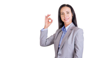 portret van een lachend, jong aantrekkelijk bedrijf vrouw in een bedrijf pak, met een hand- gebaar OK. bedrijf dame png