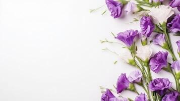 ai generado flores púrpura Rosa y lisianthus composición en un blanco antecedentes Copiar espacio modelo foto