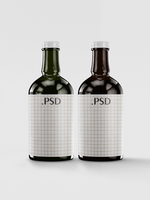 bier fles bespotten omhoog met blanco etiket wit kleur en realistisch veroorzaken. bier fles geïsoleerd Aan wit achtergrond 3d renderen illustratie psd