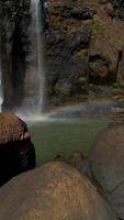 beweging achtergrond natuur toneel- waterval regenboog video