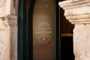 Window logo mockup on store or restaurant entrance psd