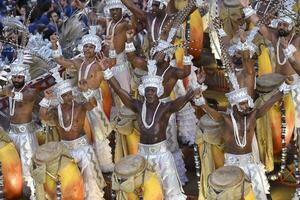 río, Brasil, febrero 12, 2024. desfiles de el samba escuelas unidos hacer viradouro de el especial grupo, durante el carnaval en el ciudad de rio Delaware janeiro en sapucaí calle foto